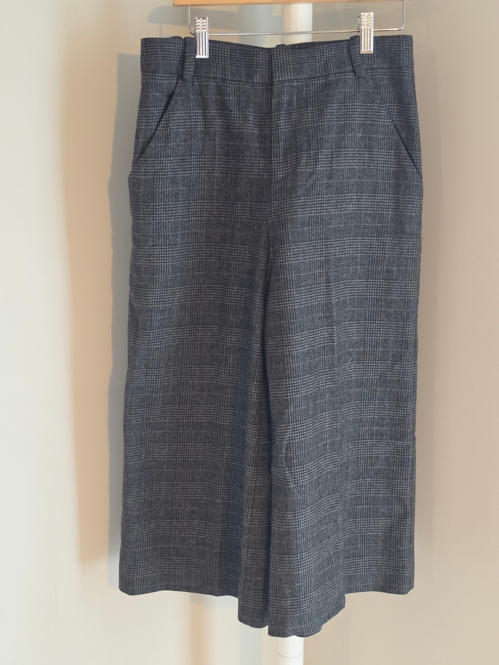 Maje Black and Gray Tweed Capri Tailored  Pants Size 36